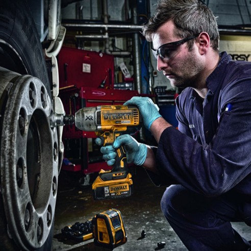 Акумулаторен ударен безчетков гайковерт 18V 5Ah 950Nm 1/2" DeWALT - 4