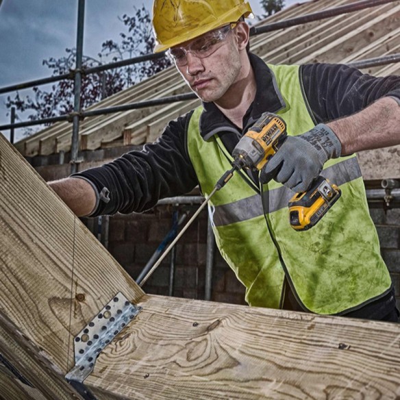 Акумулаторен ударен безчетков гайковерт 18V 5Ah 205Nm 1/4" DeWALT