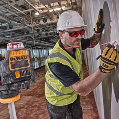 Лазерен линеен нивелир с 3 лъча 30м 0.3мм/м DeWALT - 4