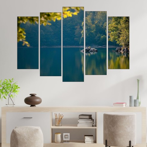 Езеро със спокойни води в гората - картина пано за стена - 3