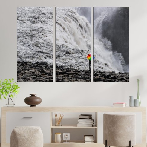 С чадър пред водопада - картина пано за стена - 2