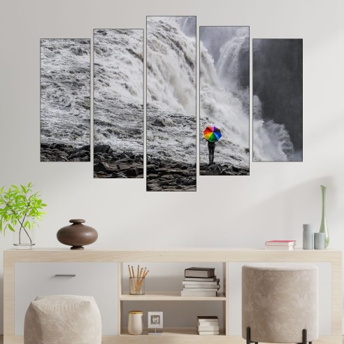 С чадър пред водопада - картина пано за стена - 3