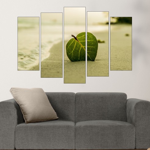 Зелено листо в пясъка - картина пано за стена - 3