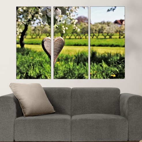 Сърце на цъфнало клонче - картина пано за стена - 1