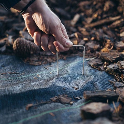 Скоби за закрепване на агротекстил и покривала тип П 3х15 см 50 бр. ➤ топ цена ➤ dshome.bg