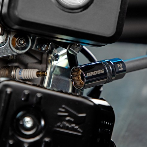 Магнитна вложка за автомобилни свещи 1/2" 21 мм 12-стенна GROSS ➤ топ цена ➤ dshome.bg