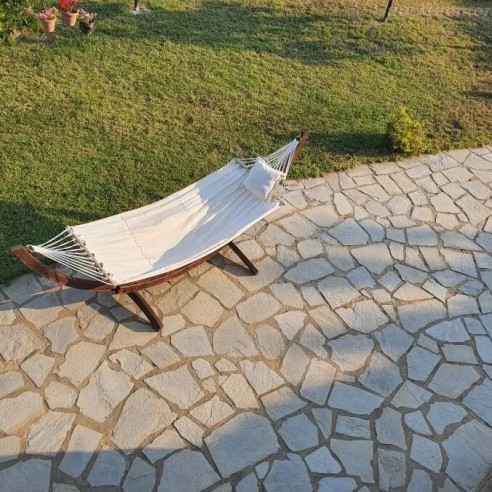 Настилка от едри плочи от Сиво-син гнайс 1-3 см ➤ топ цена ➤ dshome.bg