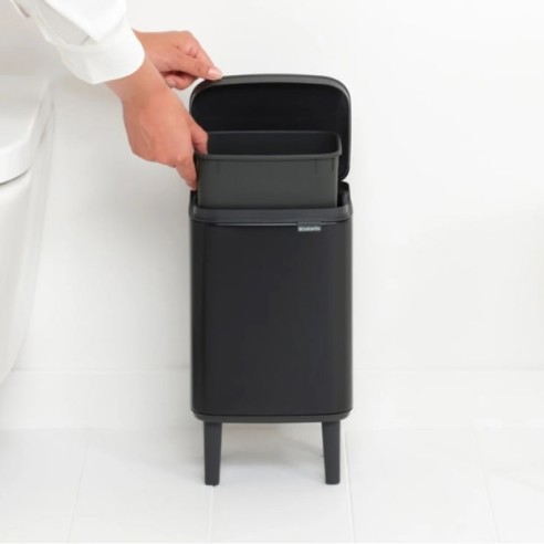 Кошче за баня 4 л черно Bo Small Hi BRABANTIA ➤ топ цена ➤ dshome.bg