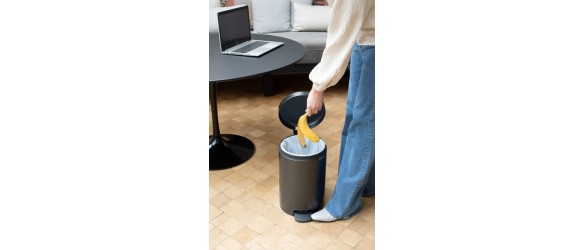Кош за боклук 12 л NewIcon Confident Grey BRABANTIA ➤ топ цена ➤ dshome.bg