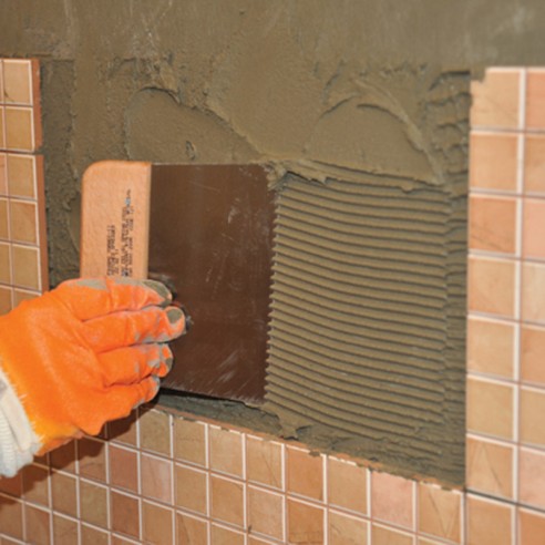 Назъбена шпакла с дървена дръжка 17см зъб 8x8мм DEKOR - 3