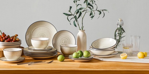 Защо порцелановите сервизи за хранене са най-добрият избор за вашия дом?