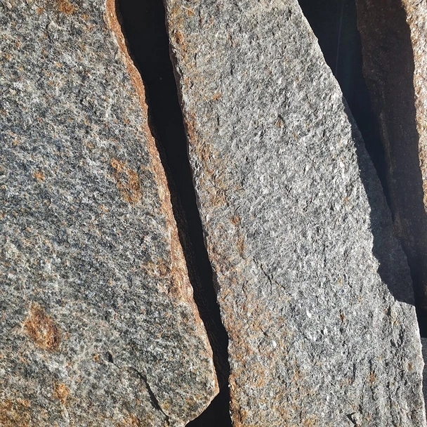 Настилка от едри плочи от Сребрист гнайс Металик - Image 7