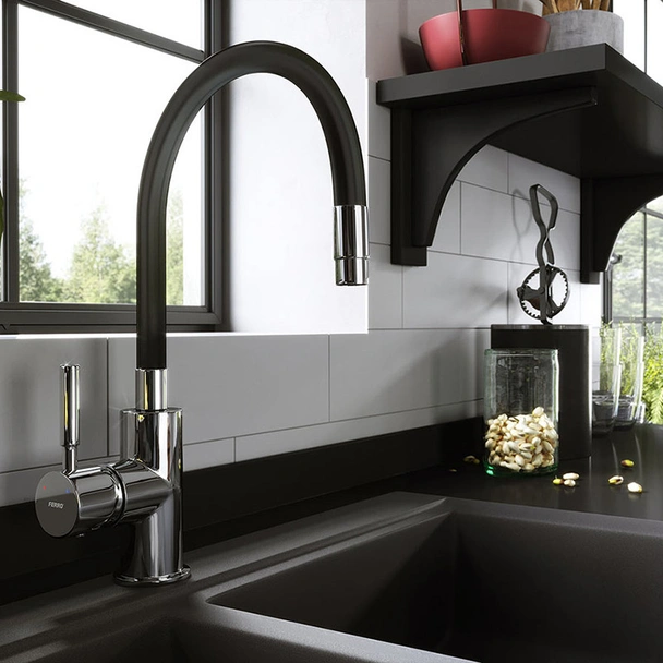 Стоящ смесител за кухня с гъвкав PVC черен чучур Zumba FERRO - Image 3