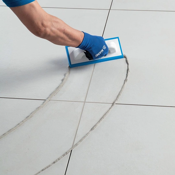 Фугираща смес Ultracolor Plus 2 кг речно сива MAPEI - Image 2
