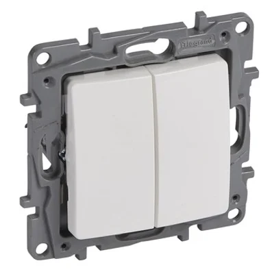 Стълбищен сериен бутон Niloe бял LEGRAND