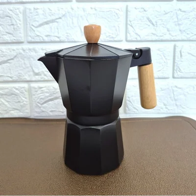 Кафеварка за 3 кафета с дървена дръжка черна