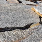 Настилка от едри плочи от Сребрист гнайс Металик - Thumbnail 5