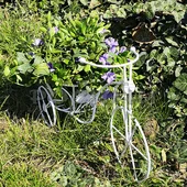 Метален цветарник Колело за една саксия бял - Thumbnail 3